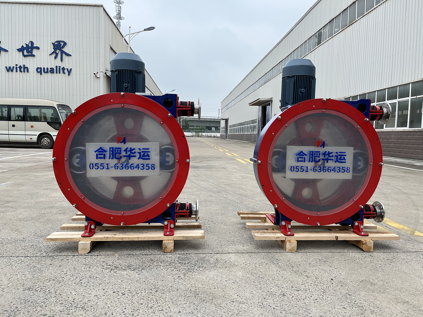 華運(yùn)機(jī)械兩臺高壓定制軟管泵成功進(jìn)軍鋰電市場，展現(xiàn)中國智造硬核實(shí)力
